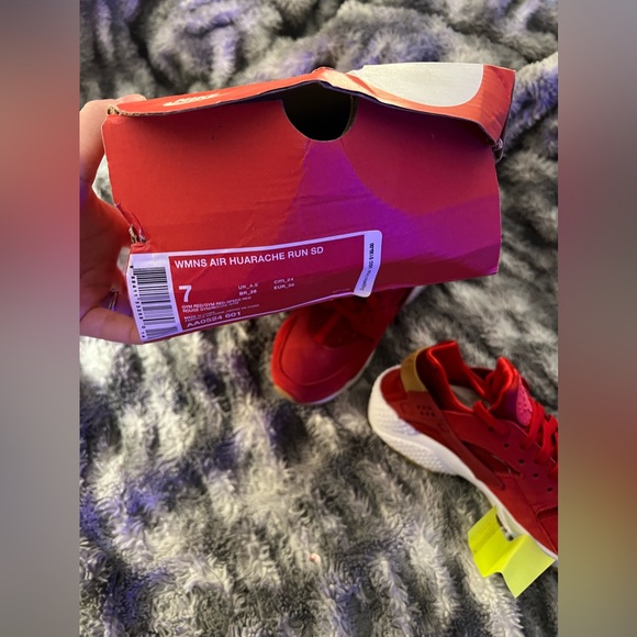 Nike Womens Air Huarache Run SD (red & gum sole) - Picture 8 of 11